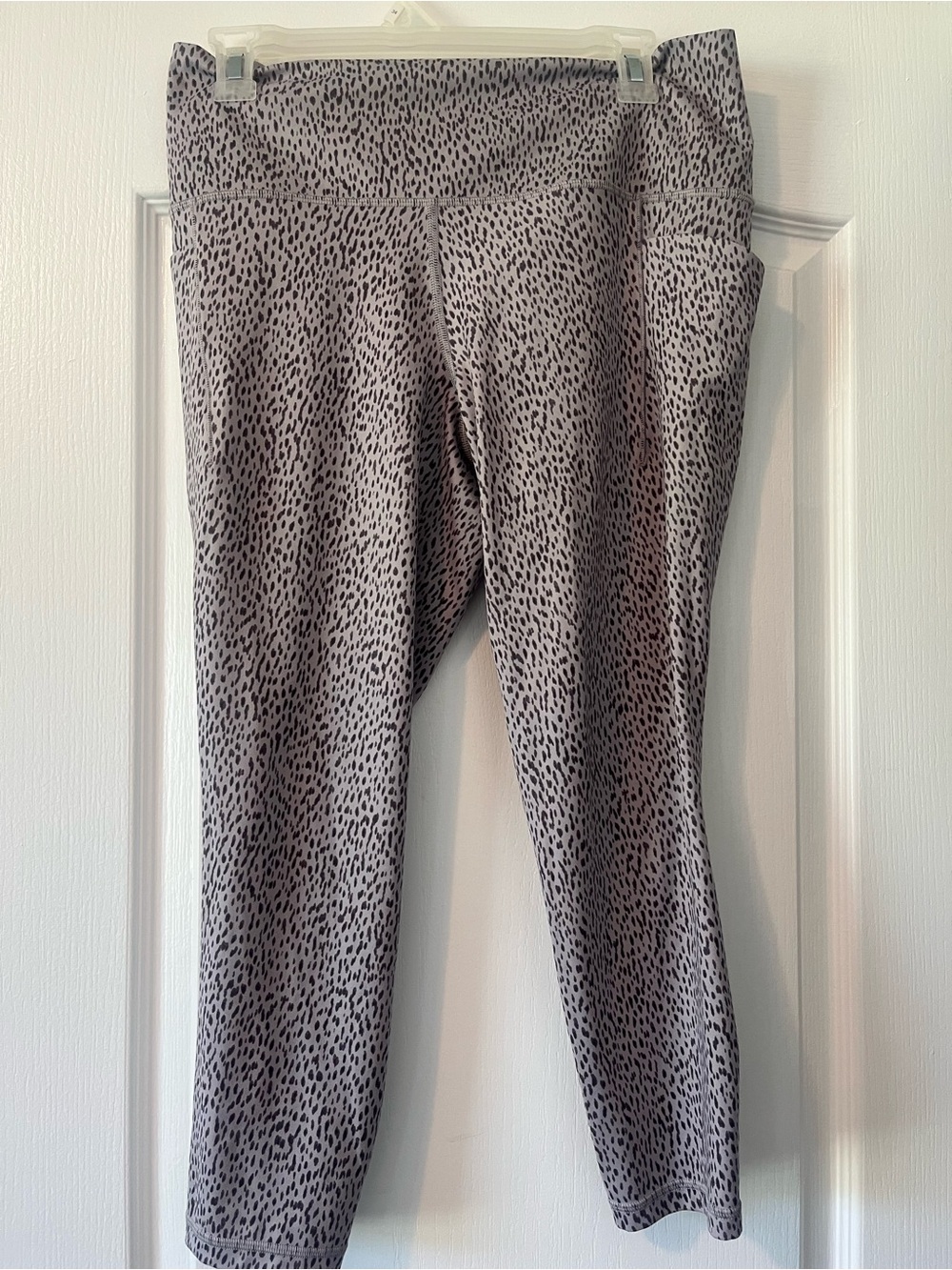 ATHLETA SALUTATION STASH LEOPARD LEGGINGS